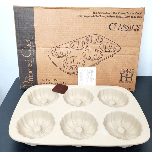 Pampered Chef Kitchen Pampered Chef Stoneware Mini Fluted Bundtcake